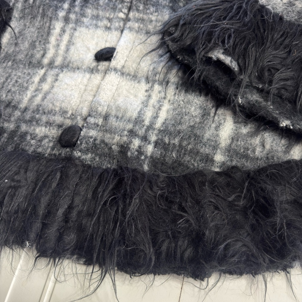 The Farmhouse Rachel Ashwell Wmns O/S Black Plaid Fringe Wool Blend Shawl Poncho - Picture 2 of 5